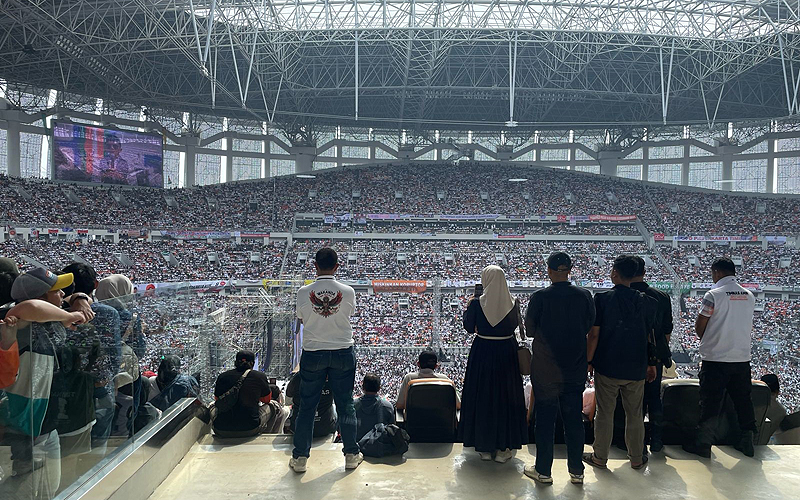 Paslon No urut 01 Anies Baswedan-Muhaimin Iskandar (AMIN) memenuhi Jakarta International Stadium di Sunter Jakarta Utara, Sabtu (10/02/2024). Tidak hanya didalam Stadion, tampak diluar JIS para pendukung AMIN turut memadati kampanye paslon no urut 01 tersebut. Givari 