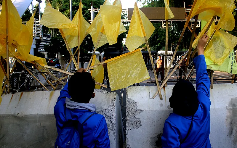 Ilustrasi gerakan mahasiswa. Konteks: Ratusan mahasiswa dari Pergerakan Mahasiswa Islam Indonesia (PMII) melakukan aksi unjuk rasa di Depan Patung Kuda, Senin (12/2/2024). Dalam aksinya mereka menuntut pemerintah menghentikan praktik-praktik Kolusi, Korupsi dan Nepotisme (KKN) serta meminta menjunjung tinggi Hak Asasi Manusia (HAM). Robinsar Nainggolan