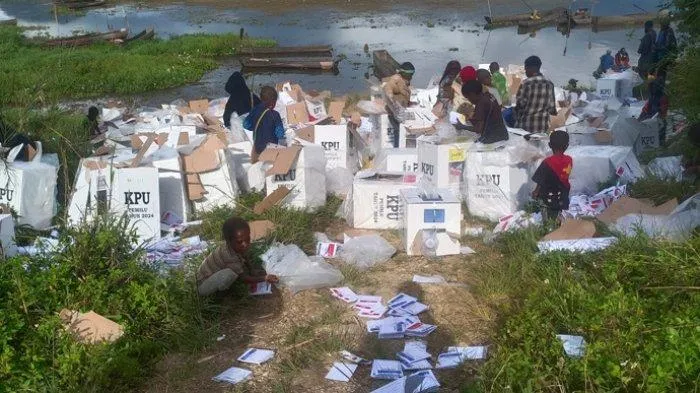 Respons KPU soal Heboh Kotak Suara di Paniai Papua Tengah Dibakar. (Tangkapan Layar dari Video Viral).