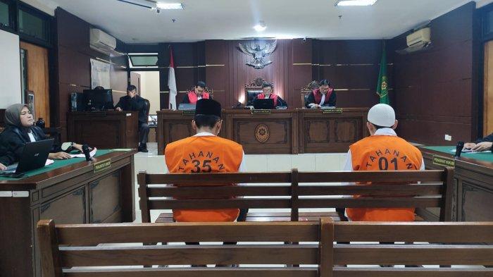 Dua terdakwa mutilasi mahasiswa UMY menjalani sidang vonis di PN Sleman, Kamis (29/2/2024).   (Tribunjogja.com/Miftahul Huda)