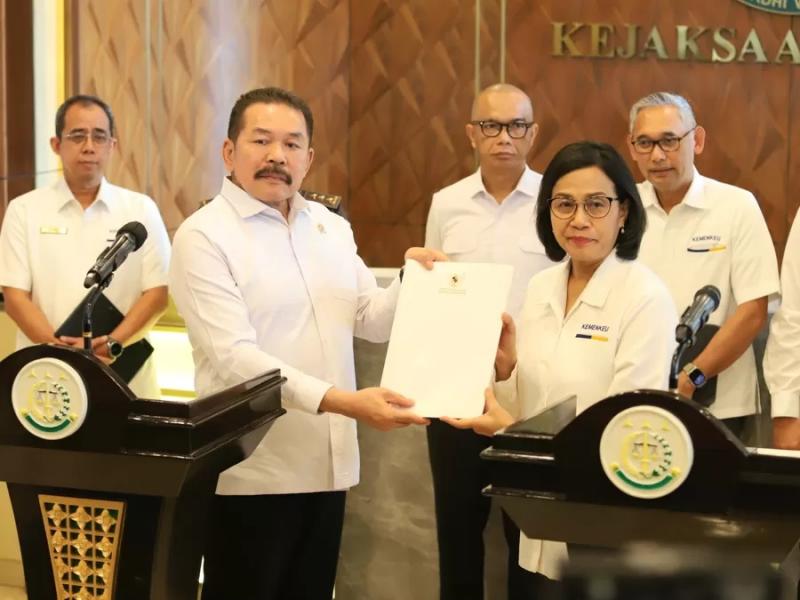Temui Jaksa Agung, Menkeu Lapor Dugaan Korupsi Biaya Ekspor Rp2,5 T. (Jawa Pos).