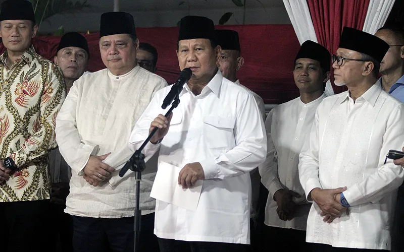 Calon presiden nomor urut 02, Prabowo Subianto, menyampaikan pidato usai ditetapkan Komisi Pemilihan Umum (KPU) sebagai pemenang Pemilihan Umum Presiden dan Wakil Presiden 2024. Pidato itu disampaikan Prabowo dalam keterangan pers di depan kediamannya, Jalan Kertanegara IV, Jakarta Selatan, Rabu (20/3/2024). Robinsar Nainggolan