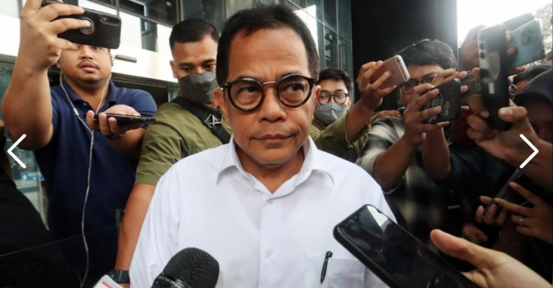 Sekjen DPR RI Indra Iskandar usai diperiksa penyidik KPK di Jakarta, Kamis (11/3/2024). (Detik)