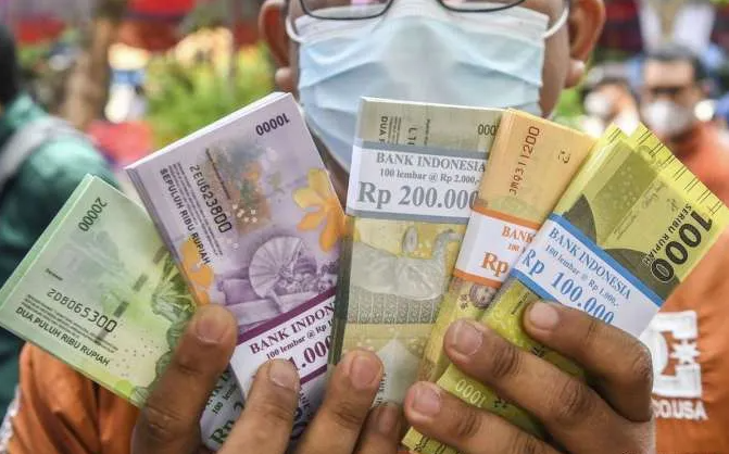 Ilustrasi: Penukaran uang pecahan kecil layak edar marak jelang lebaran. (Kontan)