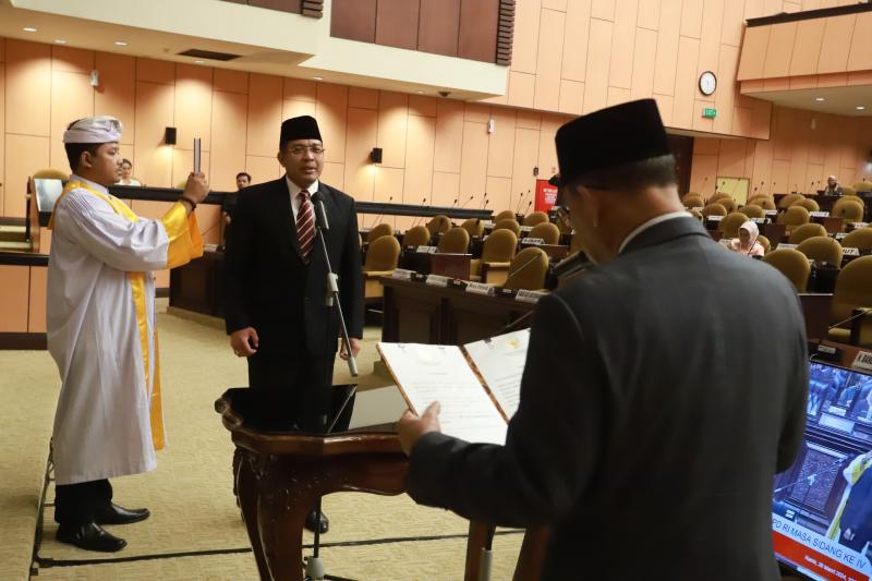 Gede Ngurah Ambara Putra dilantik menjadi Anggota DPD RI sebagai PAW dari Arya Wedakarna (Istimewa)