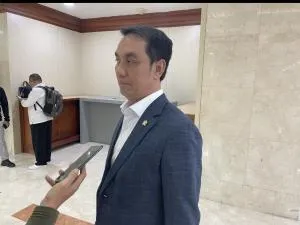 DPR: OJK Harus Perkuat Teknologi dan Literasi Keuangan