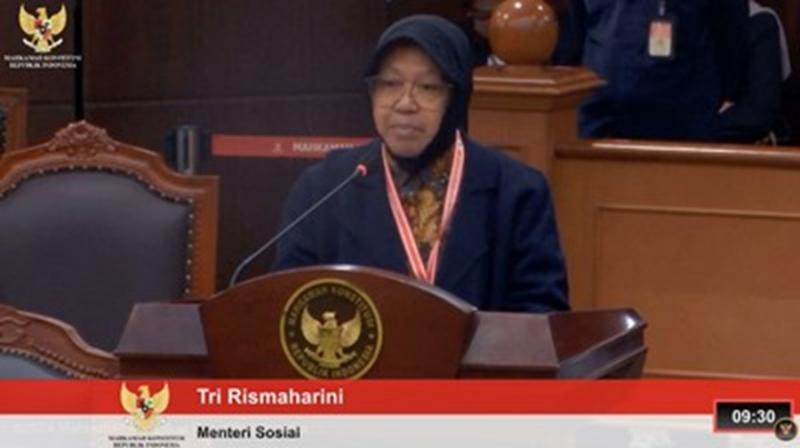Menteri Sosial Tri Rismaharini  memberikan kesaksian di sidang Mahkamah Konstitusi 5 April 2024. (Tangkapan Layar Youtube MK).