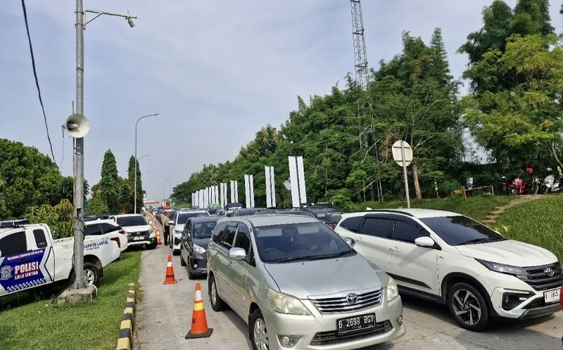 Ilustrasi. Antrean Kendaraan Pemudik di Rest Area KM 86 Tol Cipali - Sumber Foto IDXChannel/ Supardjo