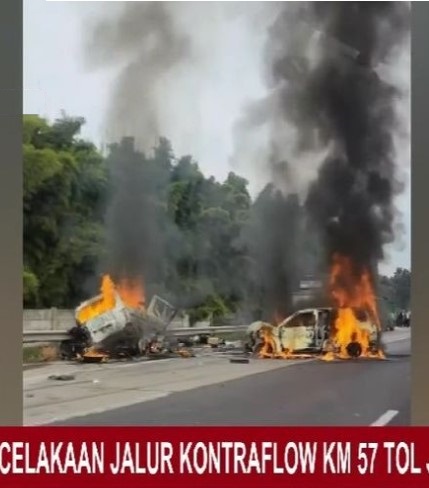 Menjelang Lebaran Kecelakaan Maut di Tol Jakarta-Cikampek, Seluruh Penumpang Tewas. (foto kompas tv)