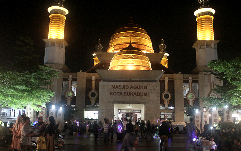 Suasana Malam Takbiran di Alun-alun Kota Sukabumi