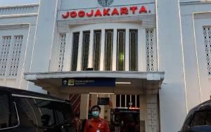 Arus Balik Pemudik ke Jakarta Berjejal di Stasiun Tugu Jogjakarta