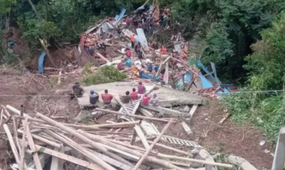 Tanah longsor melanda kawasan Tana Toraja, Sulawesi Selatan, Sabtu (13/4/2024). (Jawapos)
