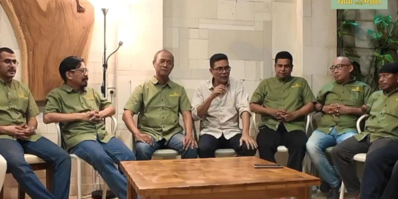 Aktivis Faizal Assegaf (tengah) mengumumkan Partai Negoro telah dibentuk pada 14 April 2024/Istimewa