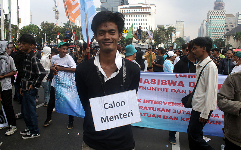 Ilustrasi mahasiswa. Kelompok masyarakat yang mengatasnamakan Gerakan Mahasiswa dan Pemuda Nusantara (GMPN) menggelar aksi demonstrasi, di Patung Kuda, Jakarta Pusat, pada Kamis (18/4/2024). Mereka menyampaikan kritik untuk Mahkamah Konstitusi (MK) agar menjaga independensinya, terutama jelang pembacaan putusan sengketa pilpres, pada 22 April 2024 mendatang. Robinsar Nainggolan
