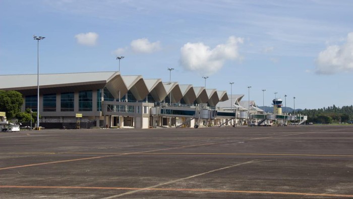Suasana lengang Bandara Sam Ratulangi, Manado, yang terpaksa ditutup akibat erupsi Gunung Ruang. (Kemenhub via Detik)
