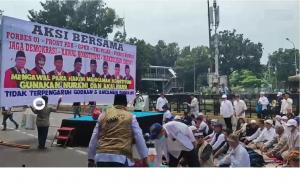  Ada Demo Saling Lempar , Jalan Medan Merdeka Barat Jakpus Ditutup