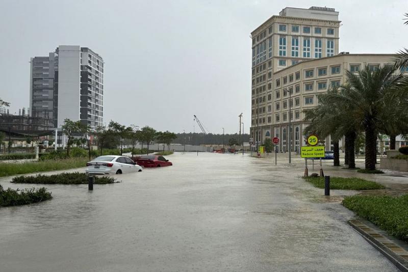 Ilustrasi banjir. Penampakan banjir besar yang melanda Dubai, Uni Emirat Arab, pada Selasa (16/4/2024)./Reuters  