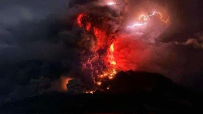 Ilustrasi.Warga Diminta Waspada, PVMBG: Erupsi Gunung Ruang Berpotensi Tsunami. (Twitter).