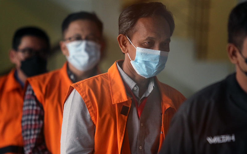 KPK Tahan Tiga Tersangka Korupsi Pengadaan Lahan PTPN XI
