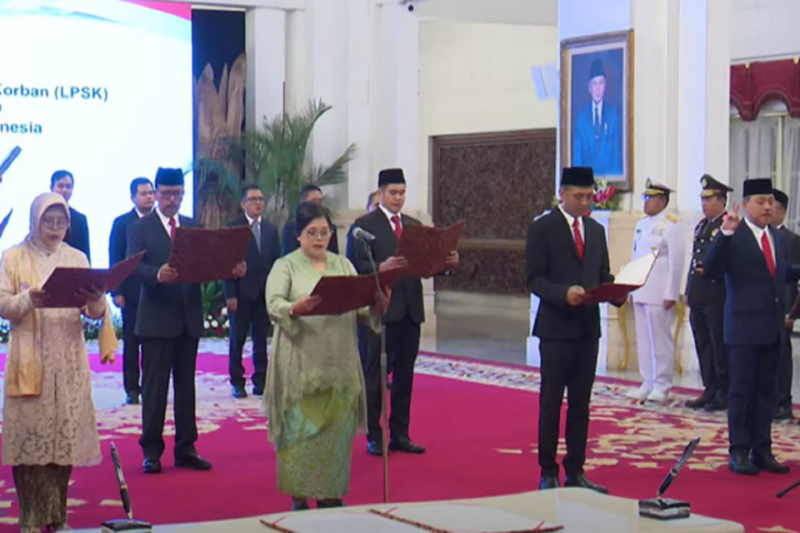 Resmi, Presiden Jokowi Lantik 7 Anggota LPSK 2024-2029. (Katadata).
