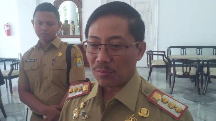 Bupati Cirebon 15 Menit Dilantik Langsung Dicopot, Ini Sosok Sunjaya. (Tribun).