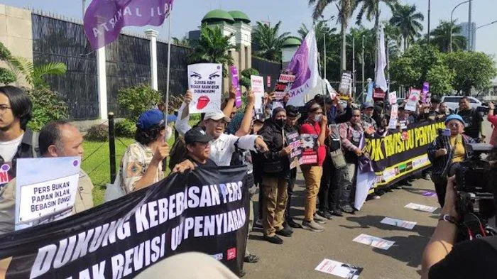 Geruduk DPR, Aliansi Jurnalis Gelar Aksi Tolak Revisi UU Penyiaran. (Tribun).