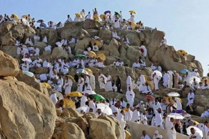 Jutaan jemaah haji dari seluruh dunia termarmasuk indonesia melaksanakan prosesi puncak haji dengan wukuf di Arafah pada 9 Zulhijah 2024.