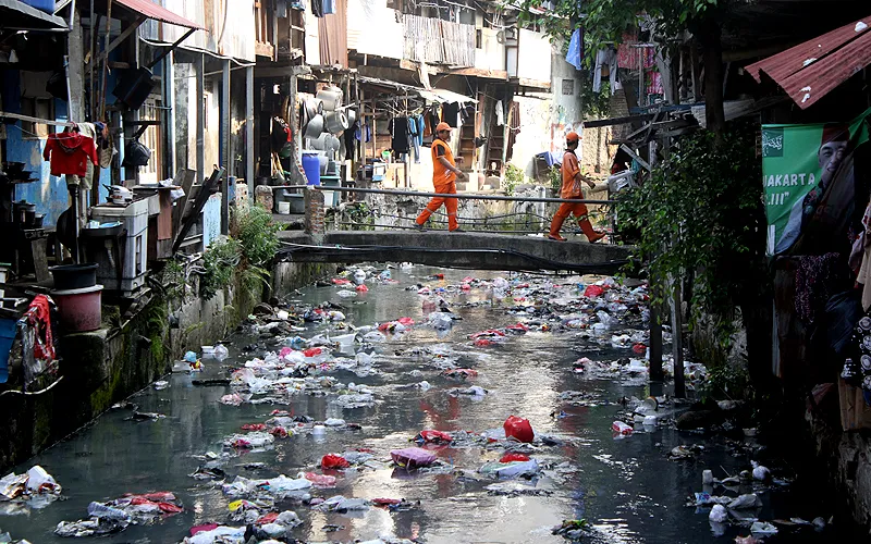 Ilistrasi. Besok (22/6/ 2024), Kota Jakarta menginjak usianya yang ke-497. Kota Jakarta yang disiapkan menjadi kota global, saat ini masih memiliki sejumlah permasalahan yang tidak kunjung selesai, salah satunya kemiskinan seperti terlihat di pemukiman di kawasan Kebon Kacang, Tanah Abang, Jakarta Pusat, Jumat (21/6/2024). Badan Pusat Statistik DKI Jakarta mencatat angka kemiskinan pada Maret 2023 sebesar 4,44 persen. Robinsar Nainggolan