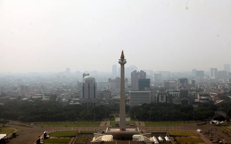 Indeks kualitas udara Jakarta berada di angka 168 atau tidak sehat. Polutan utamanya ialah PM 2,5. Jakarta menempati posisi ke 3 sebagai kotta dengan tingkat polusi udara tertinggi di dunia berdasarkan data IQ Air. Robinsar Nainggolan