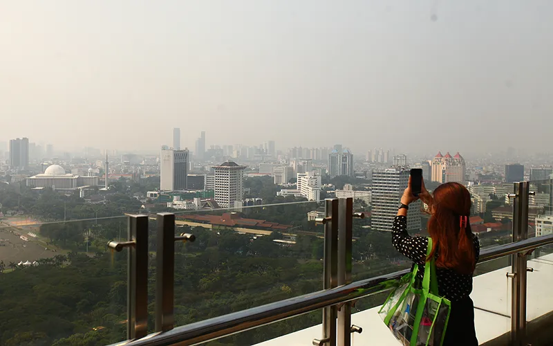 Indeks kualitas udara Jakarta berada di angka 168 atau tidak sehat. Polutan utamanya ialah PM 2,5. Jakarta menempati posisi ke 3 sebagai kotta dengan tingkat polusi udara tertinggi di dunia berdasarkan data IQ Air. Robinsar Nainggolan