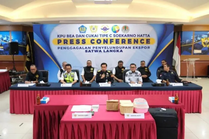 Bea Cukai Soekarno-Hatta bekerja sama dengan Aviation Security (Avsec) Bandara dan BKSDA Jakarta gagalkan penyelundupan ekspor satwa langka berupa dua ekor burung cendrawasih dan satu ekor berang-berang dalam barang bawaan penumpang tujuan India