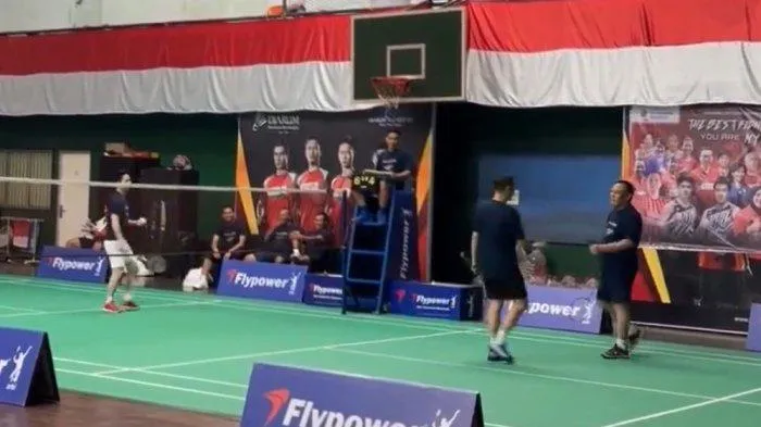 Respon Eks Penyidik KPK soal Viral Firli Main Badminton Bareng Minions. (Istimewa).