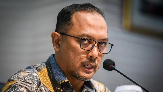 Penyidik Tessa Mahardhika Sugiarto yang baru saja ditunjuk menjadi Juru Bicara KPK pengganti Ali Fikri disebut telah mundur dari institusi Polri sejak 2017 (ANTARA FOTO/Rivan Awal Lingga)