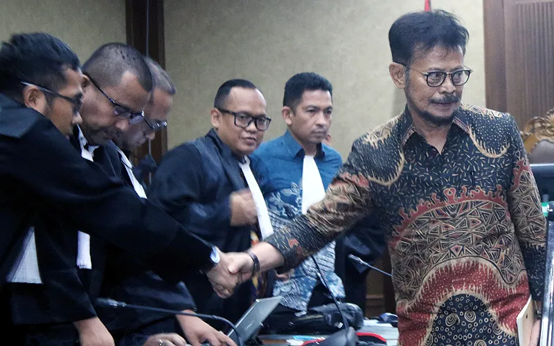 Menteri Pertanian (Mentan) periode 2019—2023 Syahrul Yasin Limpo (SYL) divonis pidana 10 tahun penjara dan denda sebanyak Rp300 juta subsider 4 bulan kurungan karena terbukti melakukan korupsi di lingkungan Kementerian Pertanian (Kementan) dalam rentang waktu 2020—2023. Robinsar Nainggolan