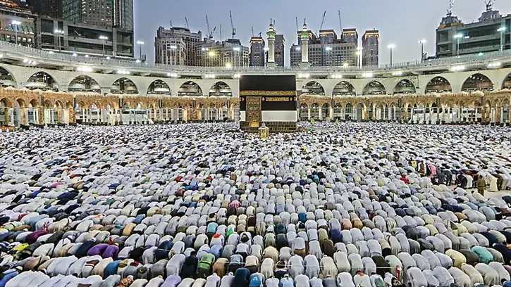 Sejumlah jamaah melakukan ibadah haji di Mekah. Foto: Kemenag