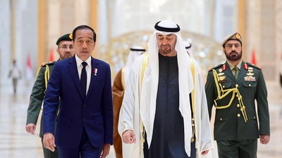 Presiden Jokowi terima penghargaan dari Presiden Uni Emirat Arab MBZ. (Foto: Muchlis Jr - Biro Pers Sekretariat Presiden)