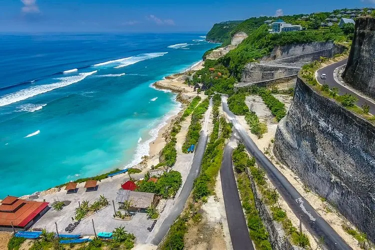 Ilustrasi: Maraknya industri pariwisata di Bali, ternyata juga berdampak pada maraknya praktik nominee atau pinjam nama dalam jual-beli lahan. (Kompas)