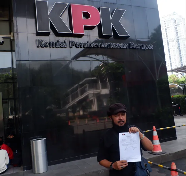 Direktur Eksekutif SDR Hari Purwanto usai melaporkan dugaan koripsi impor beras di gedung KPK, Rabu (3/7/2024). (ist)
