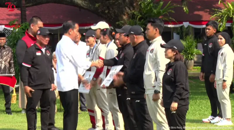 Presiden Jokowi Resmi Berikan Bonus ke Atlet Olimpiade 2024. (Youtube Sekretariat Presiden).