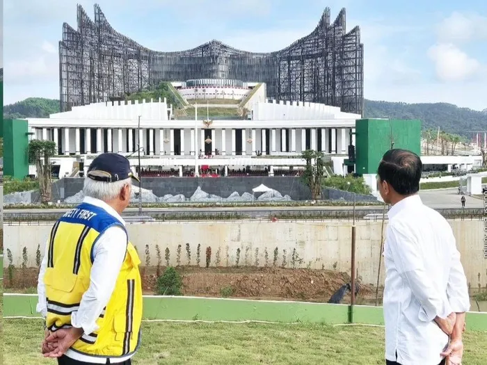 Momen Presiden Joko Widodo (Jokowi) dan Menteri PUPR Basuki Hadimuljono menatap Istana Presiden di IKN.Foto: Dok. Instagram Kementerian PUPR  