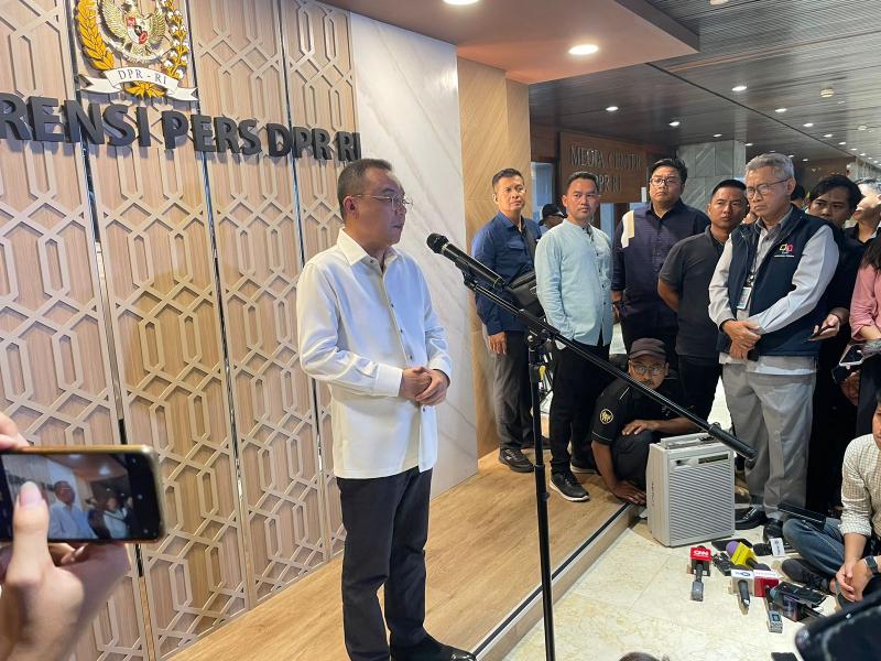 Batalkan Revisi UU Pilkada, Pimpinan DPR Bantah karena Didemo. (law-Justice).