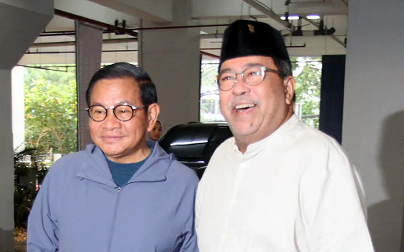 Bakal calon gubernur dan wakil gubernur Jakarta, Pramono Anung-Rano Karno menjalani tes kesehatan selama 11 jam di RSUD Tarakan, Jakarta, Jumat (30/8/2024). Wakil Direktur Pelayanan RSUD Tarakan Weningtyas Purnomorini mengatakan pemeriksaan bakal selesai sekitar pukul 18.00 WIB. Ia menjelaskan pada tahap pertama, Pramono-Rano menjalani psikotes. Robinsar Nainggolan