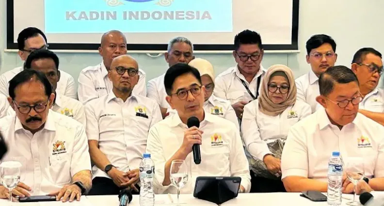 Ketua Umum Kadin Arsjad Rasjid saat melakukan jumpa pers terkait diselenggarakannya Musyawarah Nasional Luar Biasa (Munaslub) di Jakarta, Minggu (15/9/2024). (Antaranews)