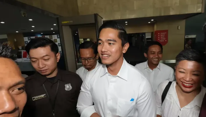 Kaesang Pangarep, putera Presiden Joko Widodo, usai memberikan klarifikasi di Kantor KPK, Selasa (17/9/2024). (Sindonews)