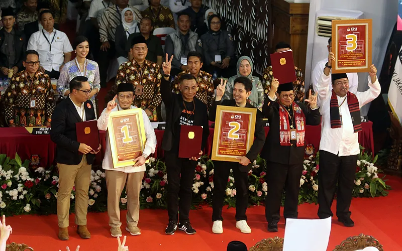 Pasangan calon gubernur dan calon wakil gubernur (cagub-cawagub) Jakarta menghadiri Rapat Pleno Terbuka Pengundian dan Penetapan Nomor Urut Paslon Peserta Pemilihan Gubernur dan Wakil Gubernur DKI Jakarta di Kantor KPU Provinsi DKI Jakarta, Jalan Salemba Raya, Senen, Jakarta Pusat, Senin (23/9/2024). Robinsar Nainggolan