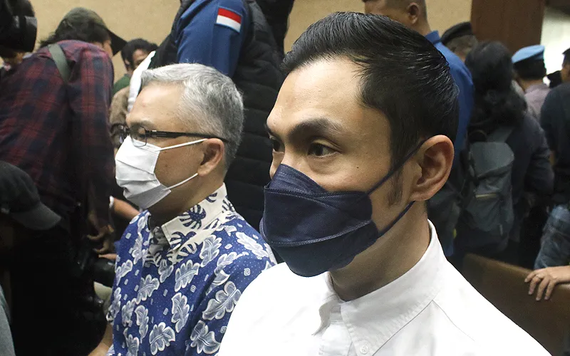 Artis Sandra Dewi menjadi saksi dalam sidang perkara dugaan korupsi pengelolaan tata niaga komoditas timah di wilayah Izin Usaha Pertambangan (IUP) di PT Timah Tbk, Kamis (10/10/2024). Terdakwa Harvey Moeis disebut menyimpan ratusan gram logam mulia atas nama istrinya, Sandra Dewi, di safe deposit box salah satu bank swasta. Robinsar Nainggolan