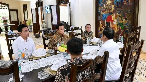Pertemuan Jokowi-Prabowo di Solo Disebut Upaya Akhir Selamatkan Gibran. (Istimewa).