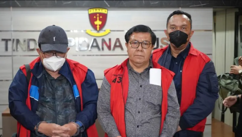Erintuah Damanik (ED), Mangapul (M), dan Heru Hanindyo (HH) tiga hakim PN Surabaya yg memerikan vonis bebeas untuk Ronald Tannur, kini menjadi tersangka suap dan gratifikasi. (Detik)