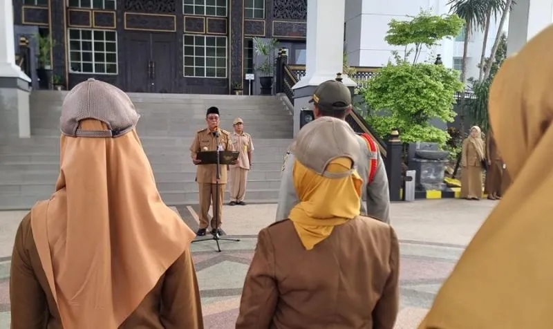 Dicari KPK, Gubernur Kalsel Sahbirin Noor Pimpin Apel ASN di Kantornya. (wasaka.kalselprov.go.id).