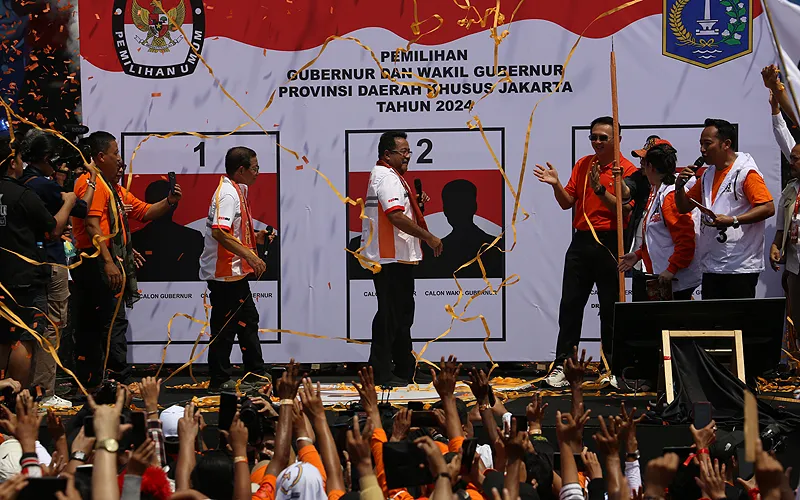 Calon gubernur dan wakil gubernur Jakarta nomor urut 3, Pramono Anung-Rano Karno, menggelar kampanye akbar bertajuk Hajatan Jakarta M3nyala di Stadion Madya, Komplek Gelora Bung Karno, Jakarta, pada Sabtu, (23/11/2024). Kampanye akbar ini menjadi agenda terakhir Pramono-Rano Karno yang mengundang banyak massa dalam pemilihan kepala daerah atau Pilkada Jakarta. Robinsar Nainggolan